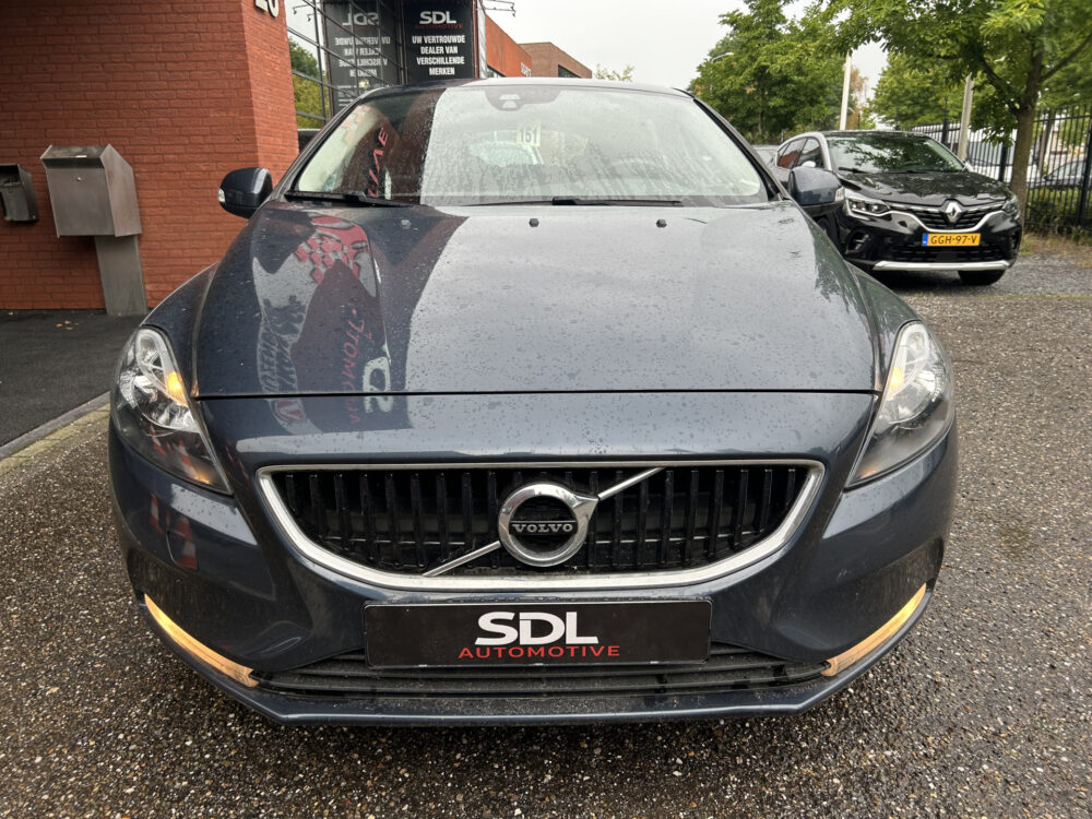 Volvo V40 2.0 T2 Nordic+ // LEDER // NAVI // CRUISE // CLIMA // PDC // TREKHAAK!! 4