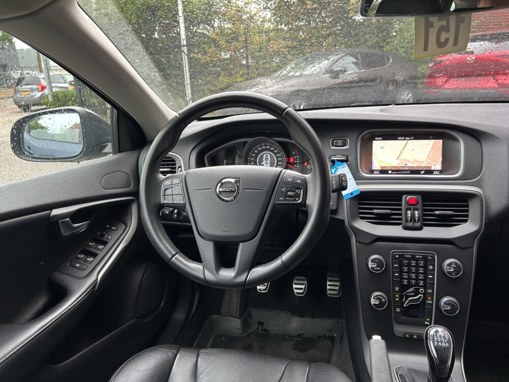 Volvo V40 2.0 T2 Nordic+ // LEDER // NAVI // CRUISE // CLIMA // PDC // TREKHAAK!! 7