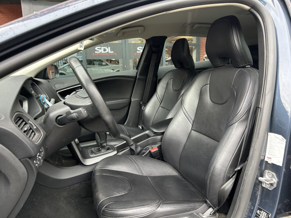 Volvo V40 2.0 T2 Nordic+ // LEDER // NAVI // CRUISE // CLIMA // PDC // TREKHAAK!! 8