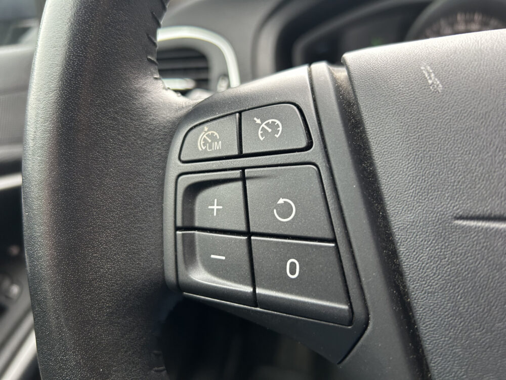 Volvo V40 2.0 T2 Nordic+ // LEDER // NAVI // CRUISE // CLIMA // PDC // TREKHAAK!! 9