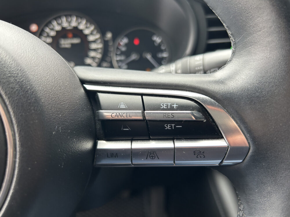 Mazda 3 2.0 e-SkyActiv-G M Hybrid 122 Luxury // FULL LED // NAVI + CARPLAY // 360 CAMERA // MEMORY SEAT // BOSE AUDIO // ADAPTIVE CRUISE 10
