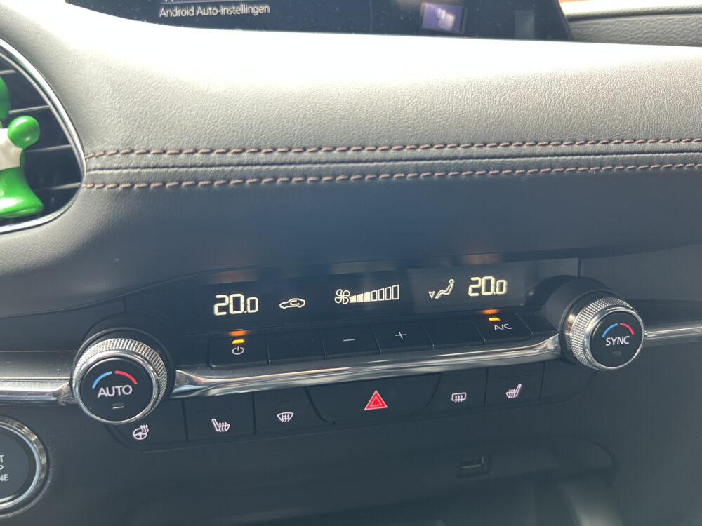 Mazda 3 2.0 e-SkyActiv-G M Hybrid 122 Luxury // FULL LED // NAVI + CARPLAY // 360 CAMERA // MEMORY SEAT // BOSE AUDIO // ADAPTIVE CRUISE 18