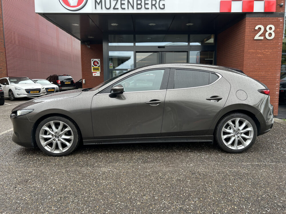 Mazda 3 2.0 e-SkyActiv-G M Hybrid 122 Luxury // FULL LED // NAVI + CARPLAY // 360 CAMERA // MEMORY SEAT // BOSE AUDIO // ADAPTIVE CRUISE 3