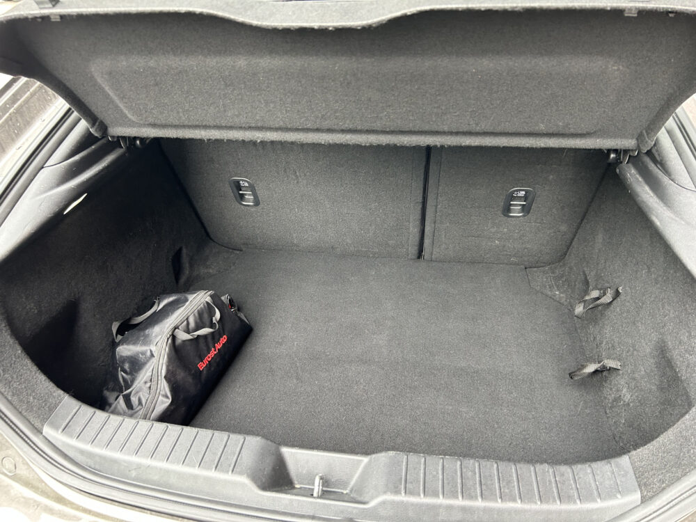 Mazda 3 2.0 e-SkyActiv-G M Hybrid 122 Luxury // FULL LED // NAVI + CARPLAY // 360 CAMERA // MEMORY SEAT // BOSE AUDIO // ADAPTIVE CRUISE 32