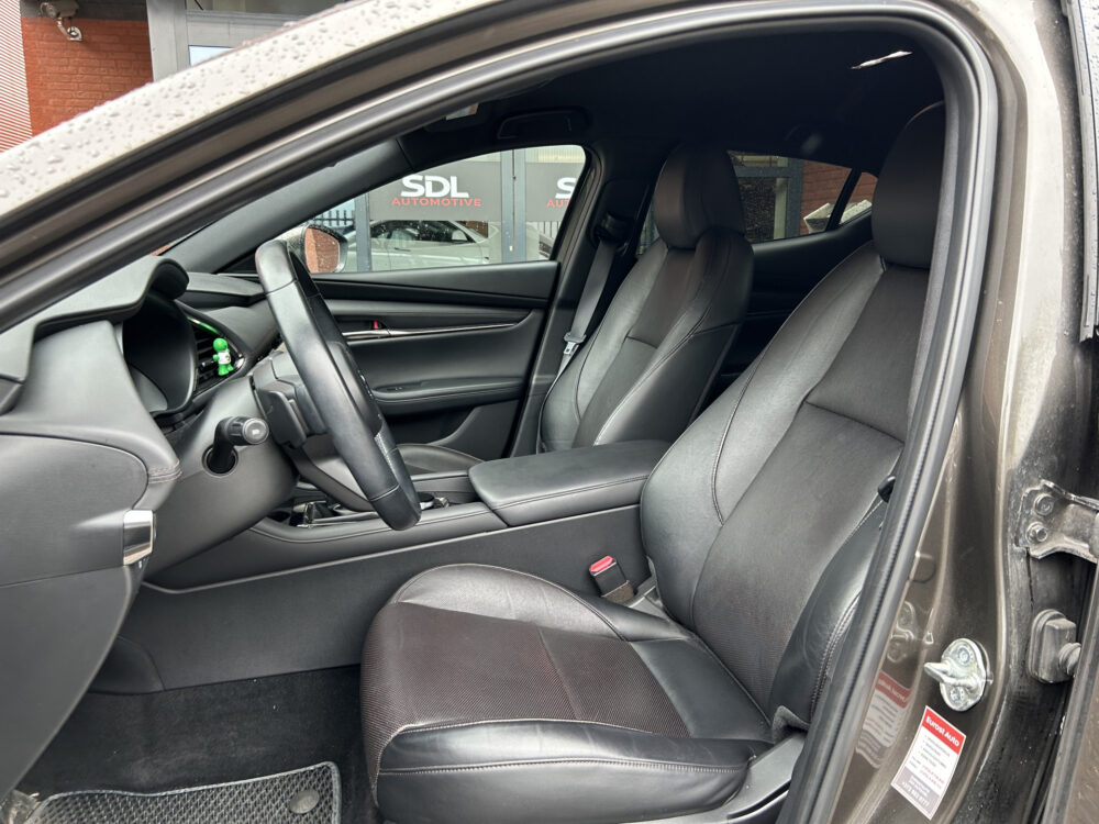 Mazda 3 2.0 e-SkyActiv-G M Hybrid 122 Luxury // FULL LED // NAVI + CARPLAY // 360 CAMERA // MEMORY SEAT // BOSE AUDIO // ADAPTIVE CRUISE 8