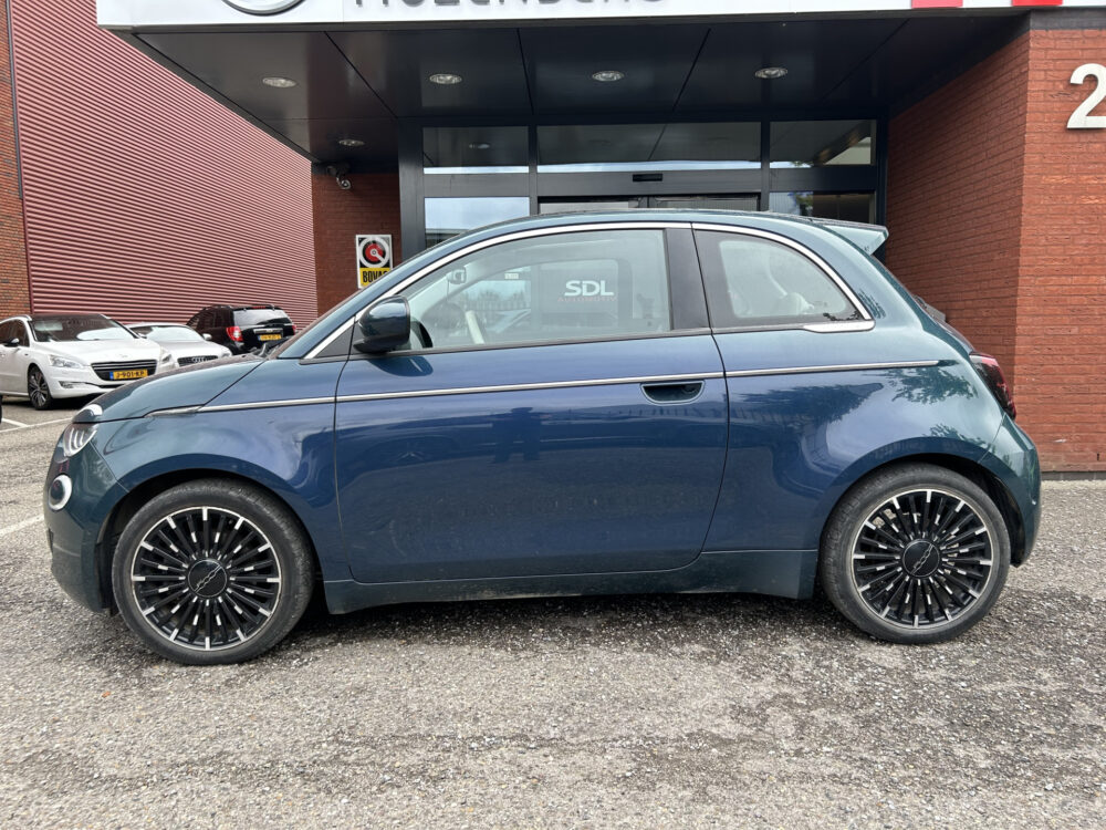Fiat 500 La Prima 42 kWh // SOH 90% // FULL LED // NAVI + CARPLAY // PANO-DAK // CAMERA // PDC V+A // ADAPTIVE CRUISE 3
