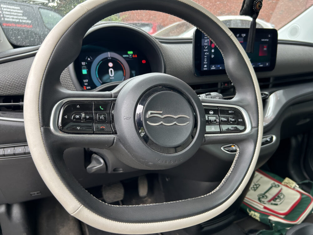 Fiat 500 La Prima 42 kWh // SOH 90% // FULL LED // NAVI + CARPLAY // PANO-DAK // CAMERA // PDC V+A // ADAPTIVE CRUISE 6
