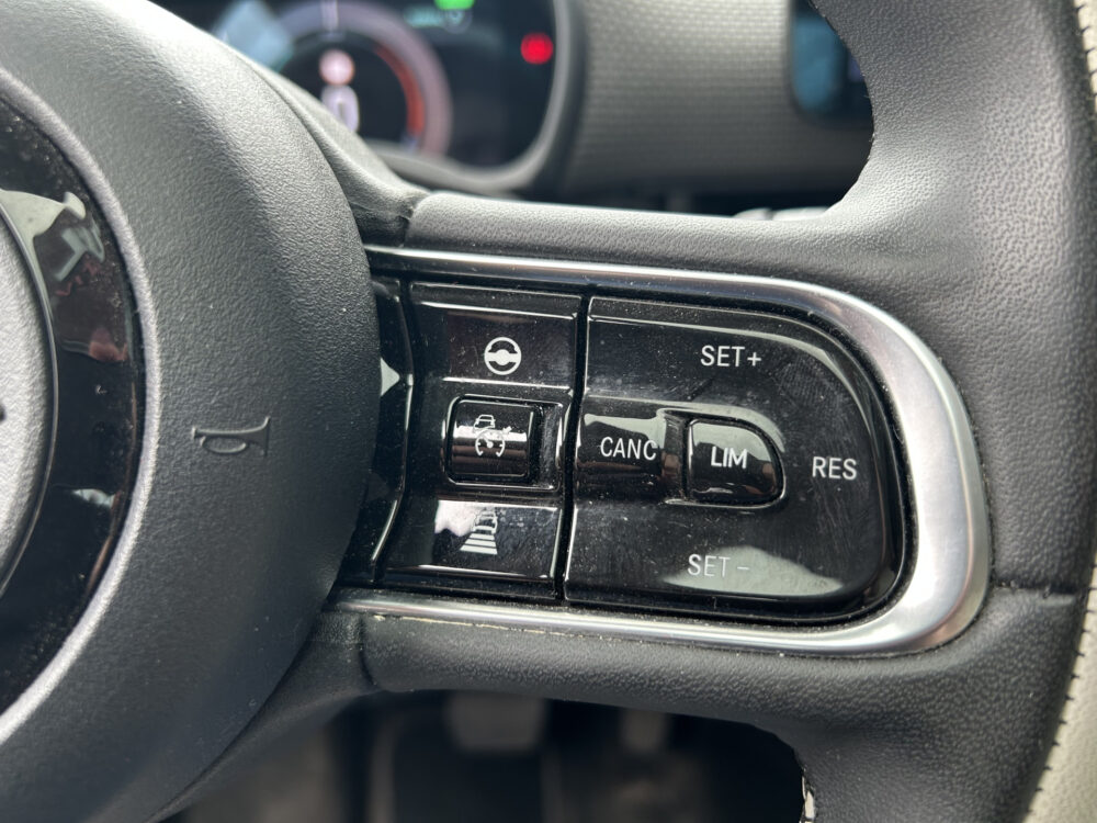 Fiat 500 La Prima 42 kWh // SOH 90% // FULL LED // NAVI + CARPLAY // PANO-DAK // CAMERA // PDC V+A // ADAPTIVE CRUISE 9