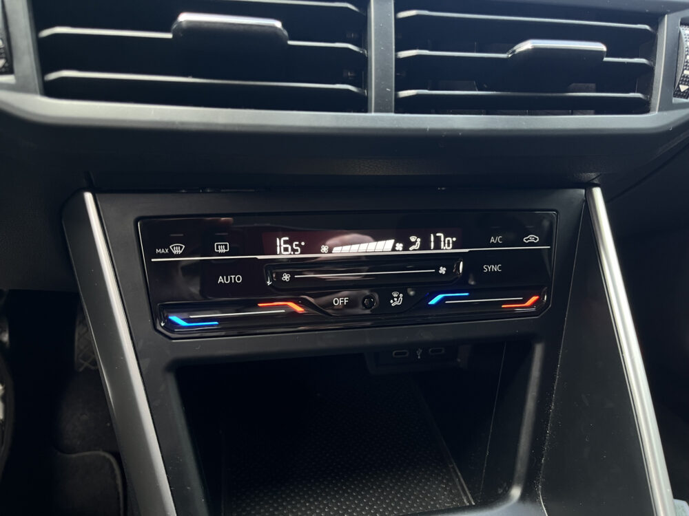 Volkswagen Taigo 1.0 TSI Style // ADAPT. CRUISE // VIRTUAL COCKPIT // NAVIGATIE + APPLE CARPLAY// CAMERA // LED // CLIMA // PDC // 23