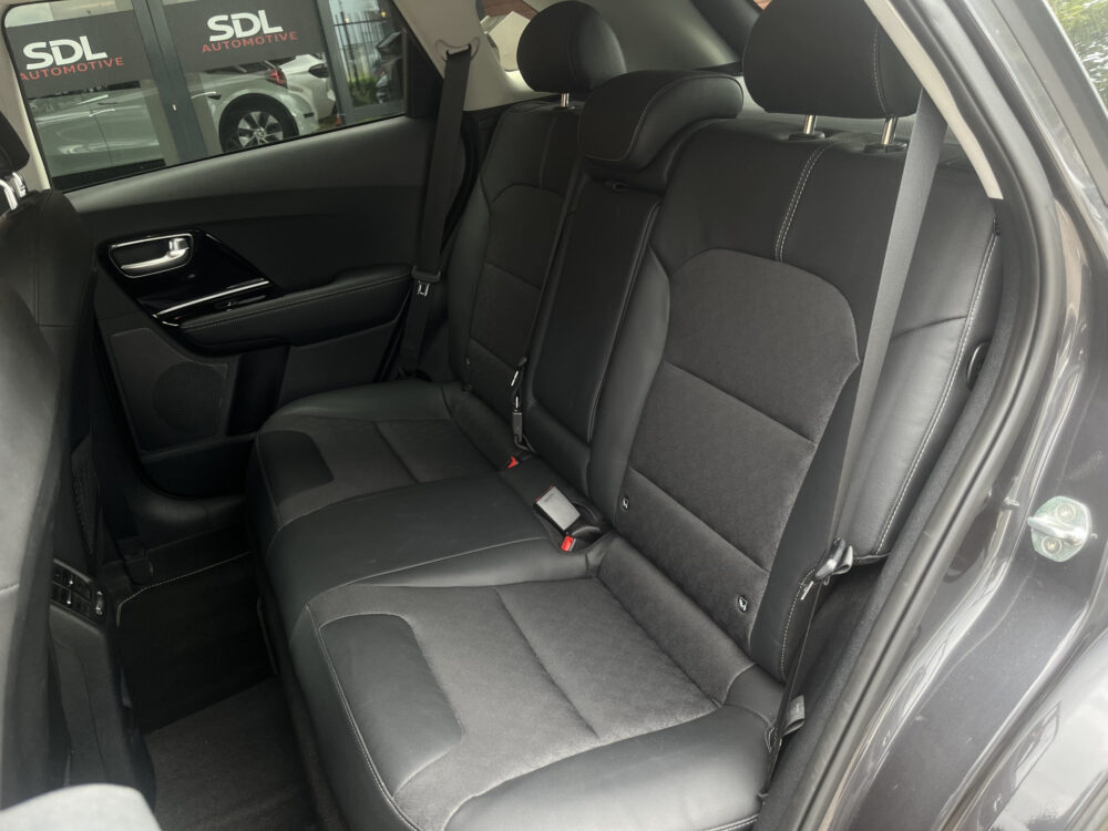 Kia Niro 1.6 GDi Hybrid DynamicPlusLine // AFN. TREKHAAK // ADAPT. CRUISE // KEYLESS // DODEHOEK // CAMERA+SENSOREN // JBL AUDIO // STUUR 18