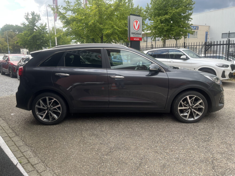 Kia Niro 1.6 GDi Hybrid DynamicPlusLine // AFN. TREKHAAK // ADAPT. CRUISE // KEYLESS // DODEHOEK // CAMERA+SENSOREN // JBL AUDIO // STUUR 8