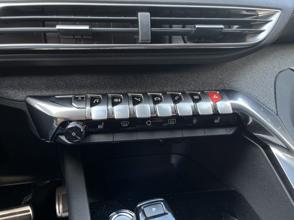 Peugeot 3008 1.6 Turbo GT Line // LEDER // ELEK. STOEL+GEHEUGEN // DODEHOEK // KEYLESS // ELEK. KLEP // CAMERA+SENSOREN // NAVI+CARPLAY // 24