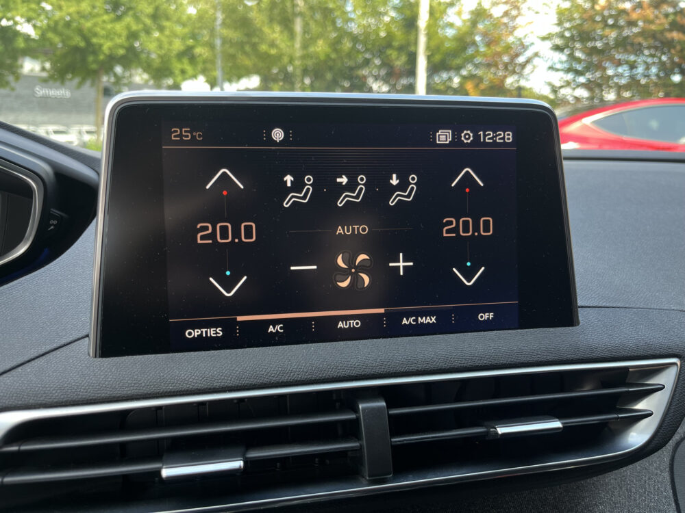 Peugeot 3008 1.6 Turbo GT Line // LEDER // ELEK. STOEL+GEHEUGEN // DODEHOEK // KEYLESS // ELEK. KLEP // CAMERA+SENSOREN // NAVI+CARPLAY // 26