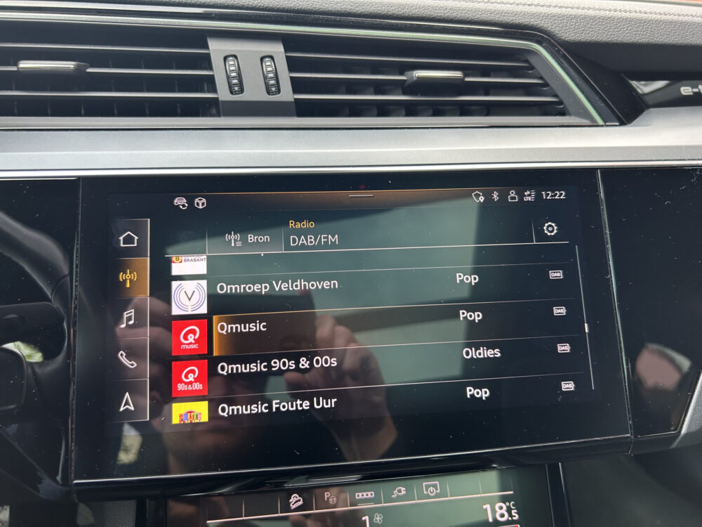 Audi e-tron 55 quattro Advanced edition Plus 95 kWh DEALER ONDERHOUDEN!! // PANO/SCHUIFKANTELDAK // FULL LED // NAVI + CARPLAY // MEMORY //  20
