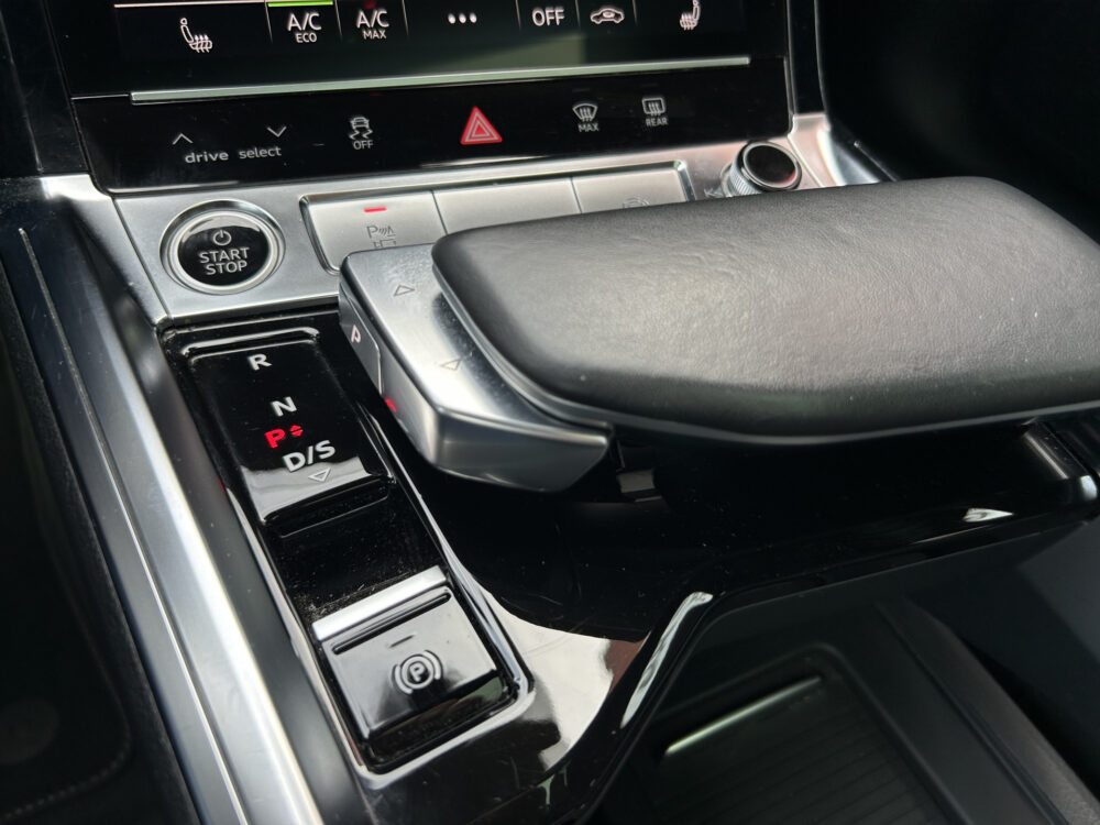Audi e-tron 55 quattro Advanced edition Plus 95 kWh DEALER ONDERHOUDEN!! // PANO/SCHUIFKANTELDAK // FULL LED // NAVI + CARPLAY // MEMORY //  22