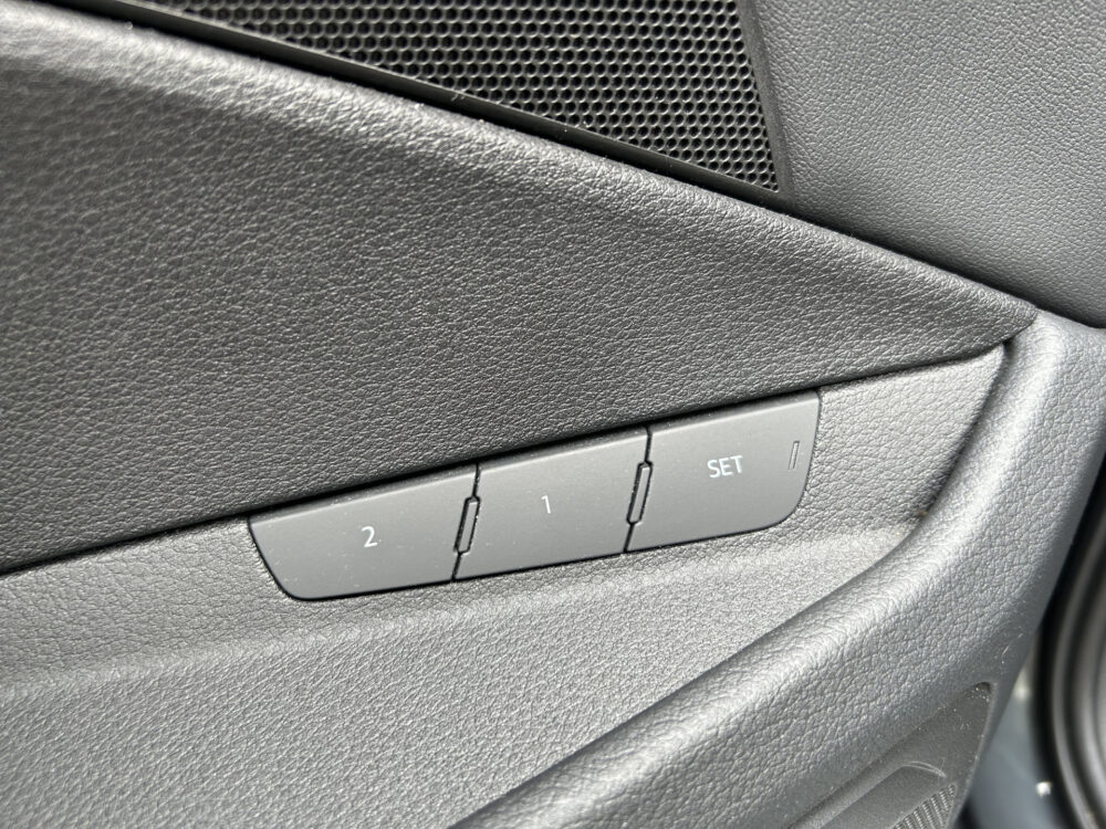 Audi e-tron 55 quattro Advanced edition Plus 95 kWh DEALER ONDERHOUDEN!! // PANO/SCHUIFKANTELDAK // FULL LED // NAVI + CARPLAY // MEMORY //  24