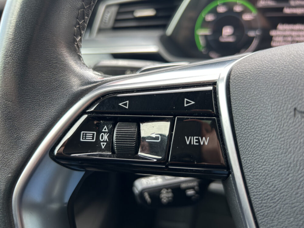 Audi e-tron 55 quattro Advanced edition Plus 95 kWh DEALER ONDERHOUDEN!! // PANO/SCHUIFKANTELDAK // FULL LED // NAVI + CARPLAY // MEMORY //  8