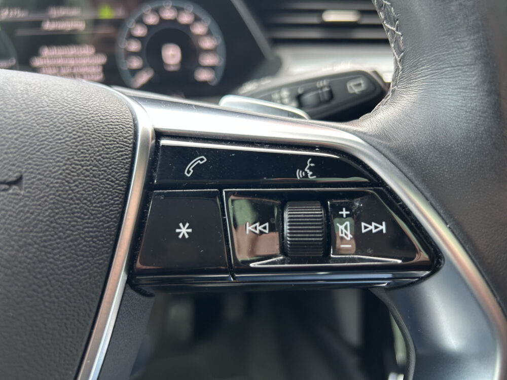 Audi e-tron 55 quattro Advanced edition Plus 95 kWh DEALER ONDERHOUDEN!! // PANO/SCHUIFKANTELDAK // FULL LED // NAVI + CARPLAY // MEMORY //  9