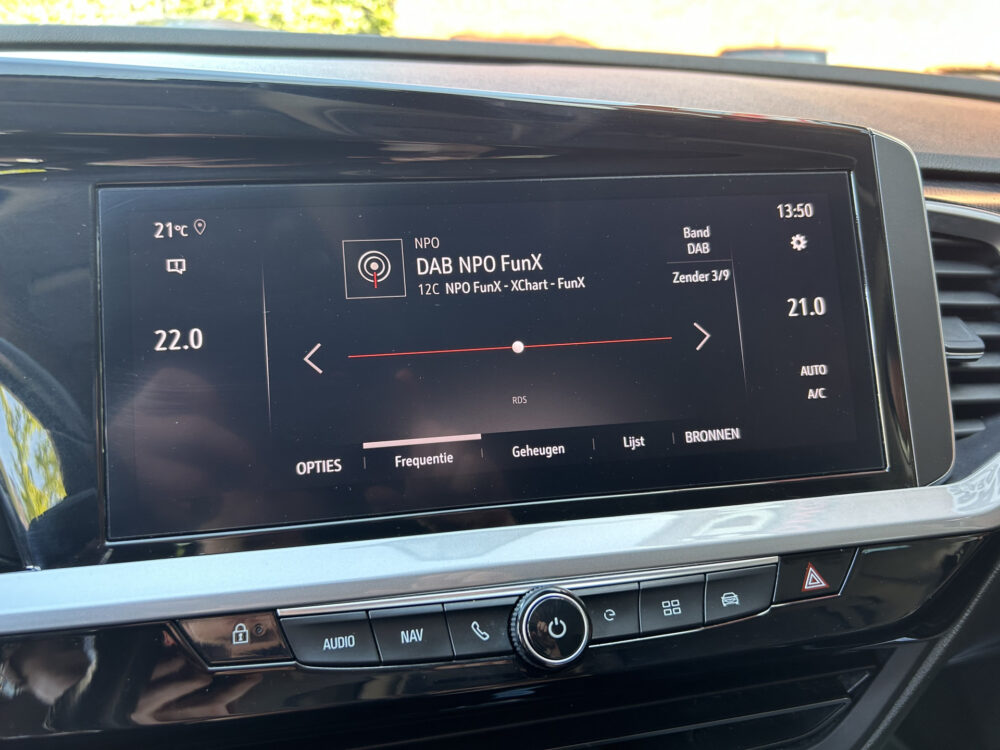 Opel Grandland 1.6 Turbo Plug-In Hybrid GSe // NAVI // ELEK. ACHTERKLEP // CAMERA // ADAPTIVE CRUISE // STOEL + STUUR VERWARMING // 17