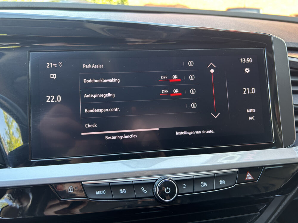 Opel Grandland 1.6 Turbo Plug-In Hybrid GSe // NAVI // ELEK. ACHTERKLEP // CAMERA // ADAPTIVE CRUISE // STOEL + STUUR VERWARMING // 18