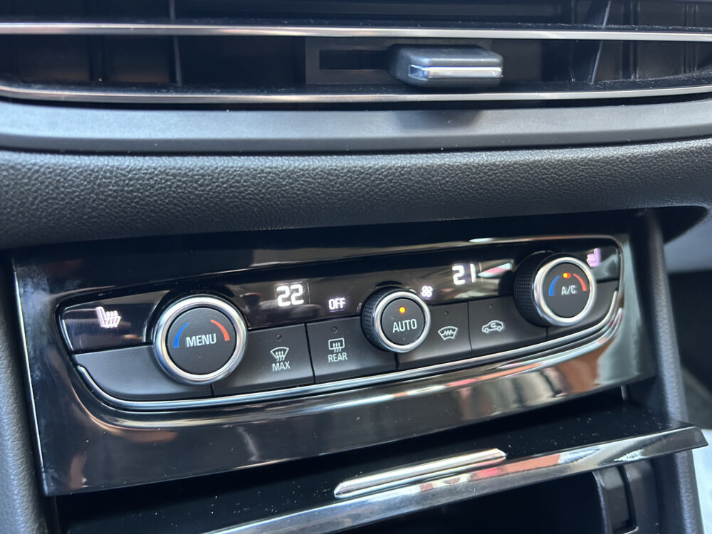 Opel Grandland 1.6 Turbo Plug-In Hybrid GSe // NAVI // ELEK. ACHTERKLEP // CAMERA // ADAPTIVE CRUISE // STOEL + STUUR VERWARMING // 19