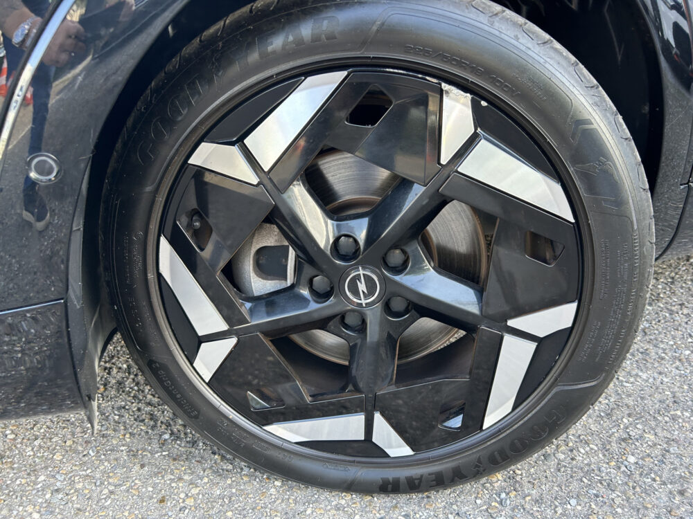 Opel Grandland 1.6 Turbo Plug-In Hybrid GSe // NAVI // ELEK. ACHTERKLEP // CAMERA // ADAPTIVE CRUISE // STOEL + STUUR VERWARMING // 30