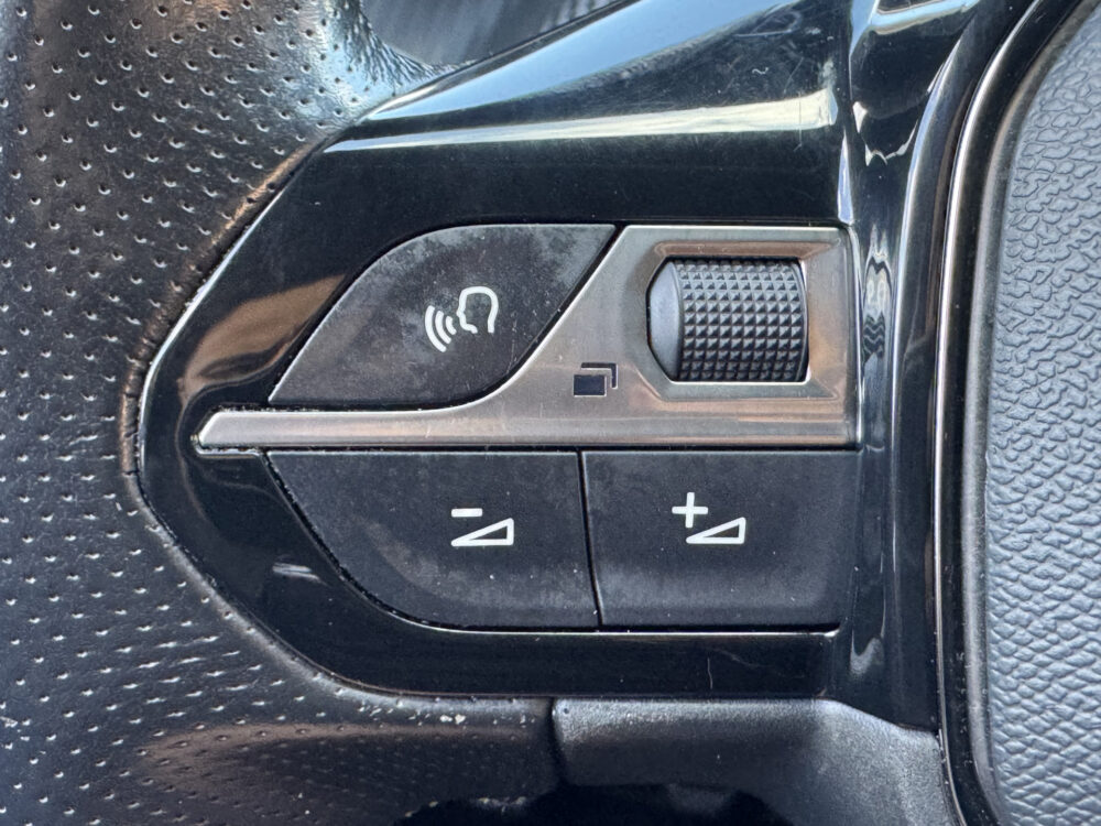 Peugeot 2008 1.2 PureTech GT-Line // D.RIEM VERVANGEN!! // NAVI // CRUISE // CAMERA // STOELVERWARMING // APPLE CARPLAY - ANDROID AUTO // 14