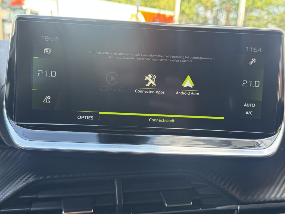 Peugeot 2008 1.2 PureTech GT-Line // D.RIEM VERVANGEN!! // NAVI // CRUISE // CAMERA // STOELVERWARMING // APPLE CARPLAY - ANDROID AUTO // 21