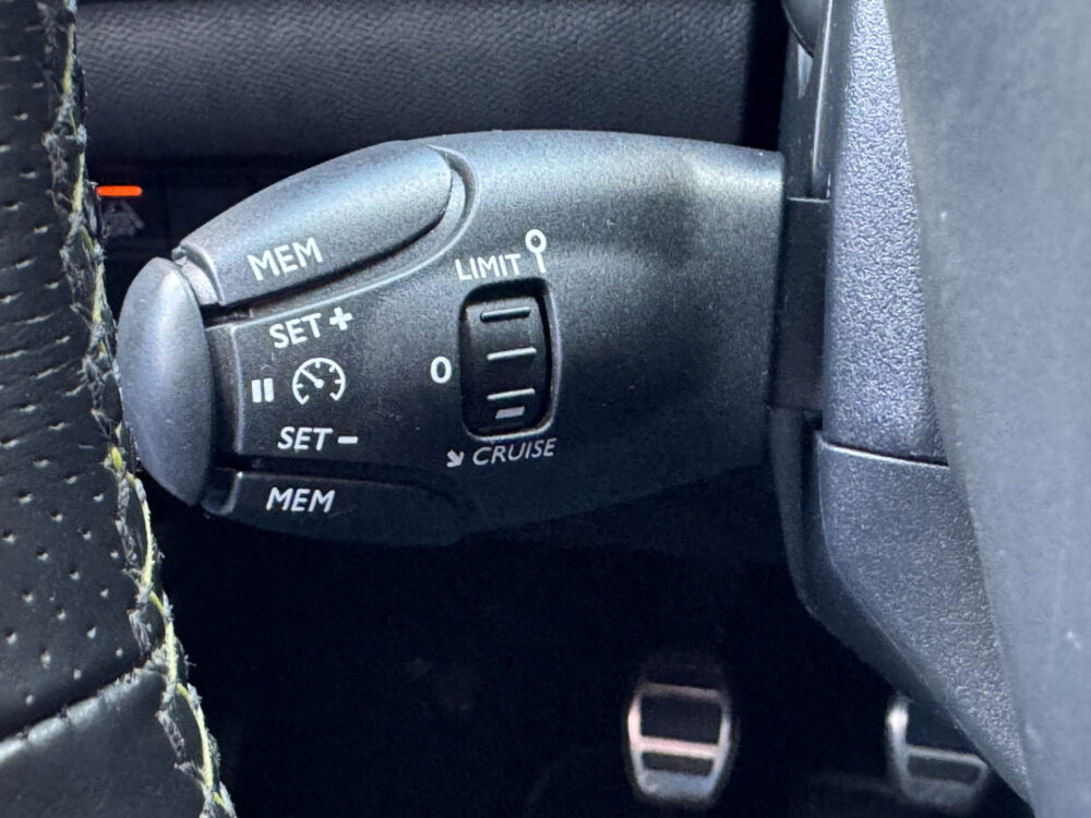 Peugeot 2008 1.2 PureTech GT-Line // D.RIEM VERVANGEN!! // NAVI // CRUISE // CAMERA // STOELVERWARMING // APPLE CARPLAY - ANDROID AUTO // 26