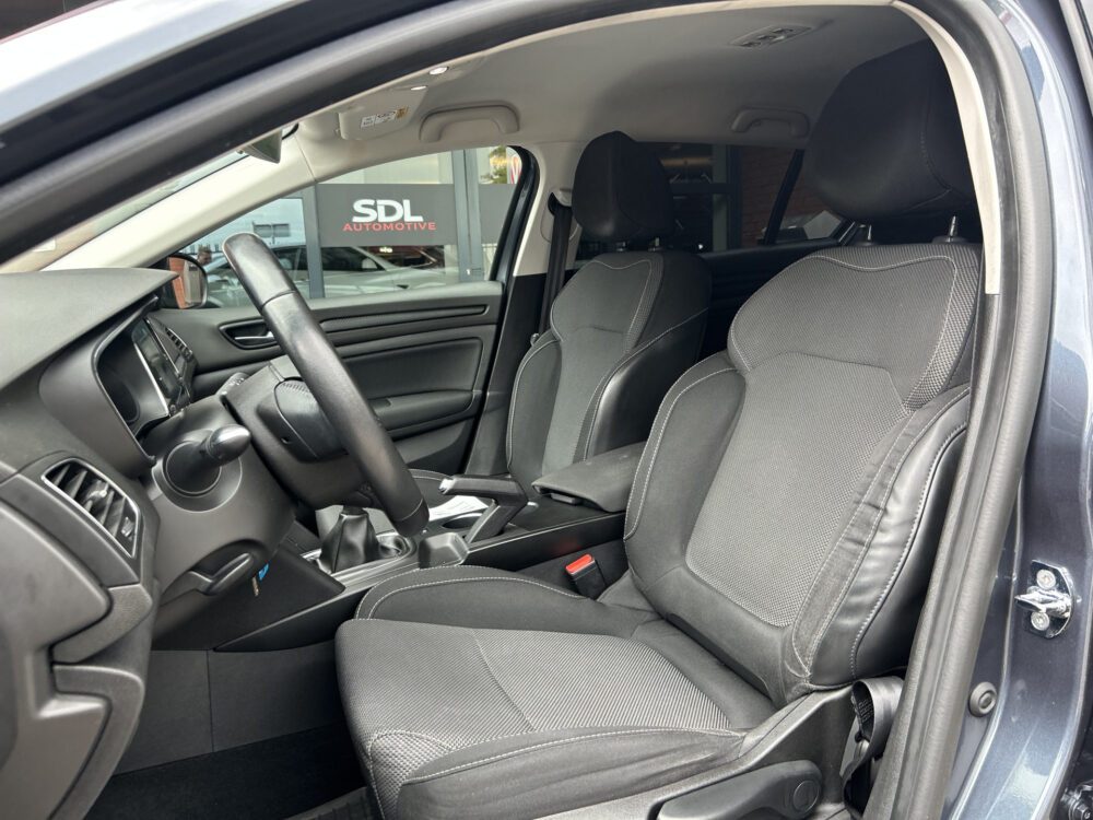 Renault Mégane Estate 1.2 TCe Limited // NAVI // PDC // CRUISE // CLIMA // BLUETOOTH // 8
