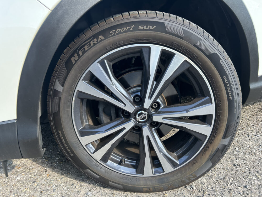 Nissan QASHQAI 1.3 DIG-T Tekna // PANODAK // 360 CAMERA+SENSOREN // STOELVERWARMING // NAVI+CARPLAY // 10