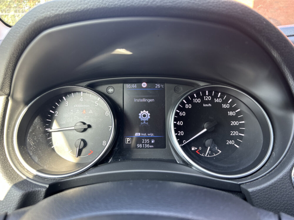 Nissan QASHQAI 1.3 DIG-T Tekna // PANODAK // 360 CAMERA+SENSOREN // STOELVERWARMING // NAVI+CARPLAY // 24