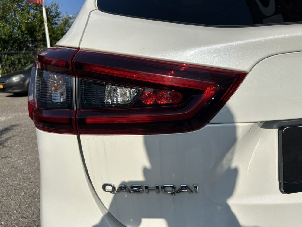 Nissan QASHQAI 1.3 DIG-T Tekna // PANODAK // 360 CAMERA+SENSOREN // STOELVERWARMING // NAVI+CARPLAY // 8