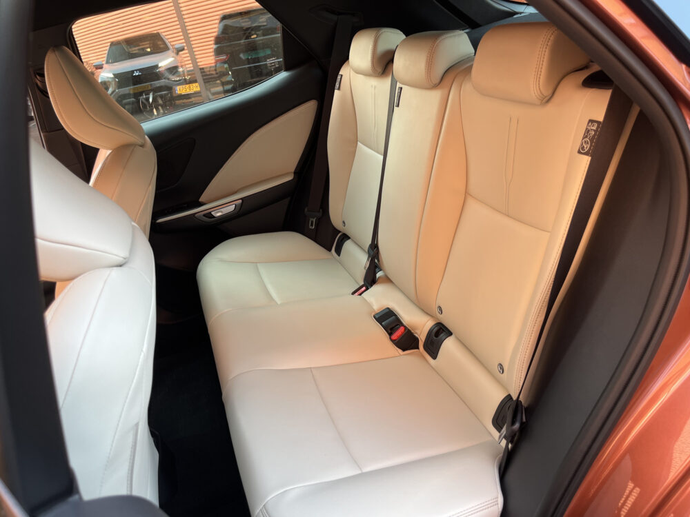 Lexus LBX 1.5 Elegant 2WD // ADAPT. CRUISE // KEYLESS // LEDER // DODEHOEK // CAMERA+SENSOREN // STUUR+STOELVERWARMING // ELEK. ACHTERKLEP 16