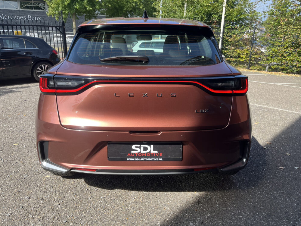 Lexus LBX 1.5 Elegant 2WD // ADAPT. CRUISE // KEYLESS // LEDER // DODEHOEK // CAMERA+SENSOREN // STUUR+STOELVERWARMING // ELEK. ACHTERKLEP 4