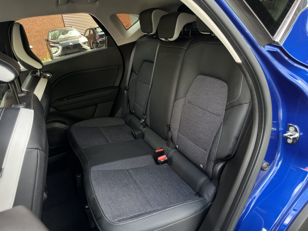 Renault Captur 1.3 TCe 130 Intens // ADAPT. CRUISE // DODEHOEK // KEYLESS // CAMERA+SENSOREN // NAVI+CARPLAY // 18