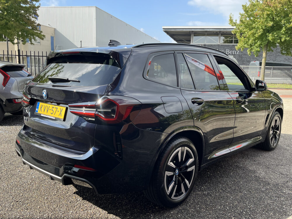 BMW iX3 High Executive 80 kWh M Sport // SOH 100% // SCHUIF-KANTELDAK // LEDER+ELEK. STOELEN // ELEK. KLEP// ADAPT. CRUISE // CAMERA 4