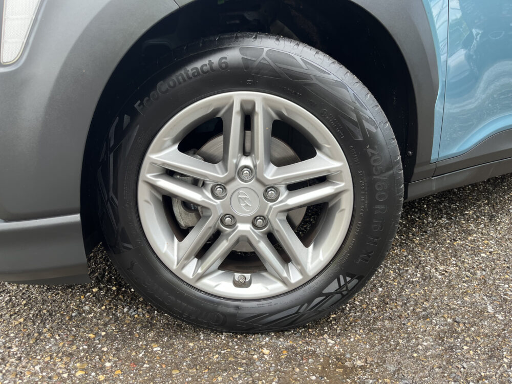 Hyundai KONA 1.0 T-GDI Comfort 1e EIGENAAR // CRUISE // CAMERA+SENSOREN // CLIMA // APPLE-ANDOID AUTO // 12