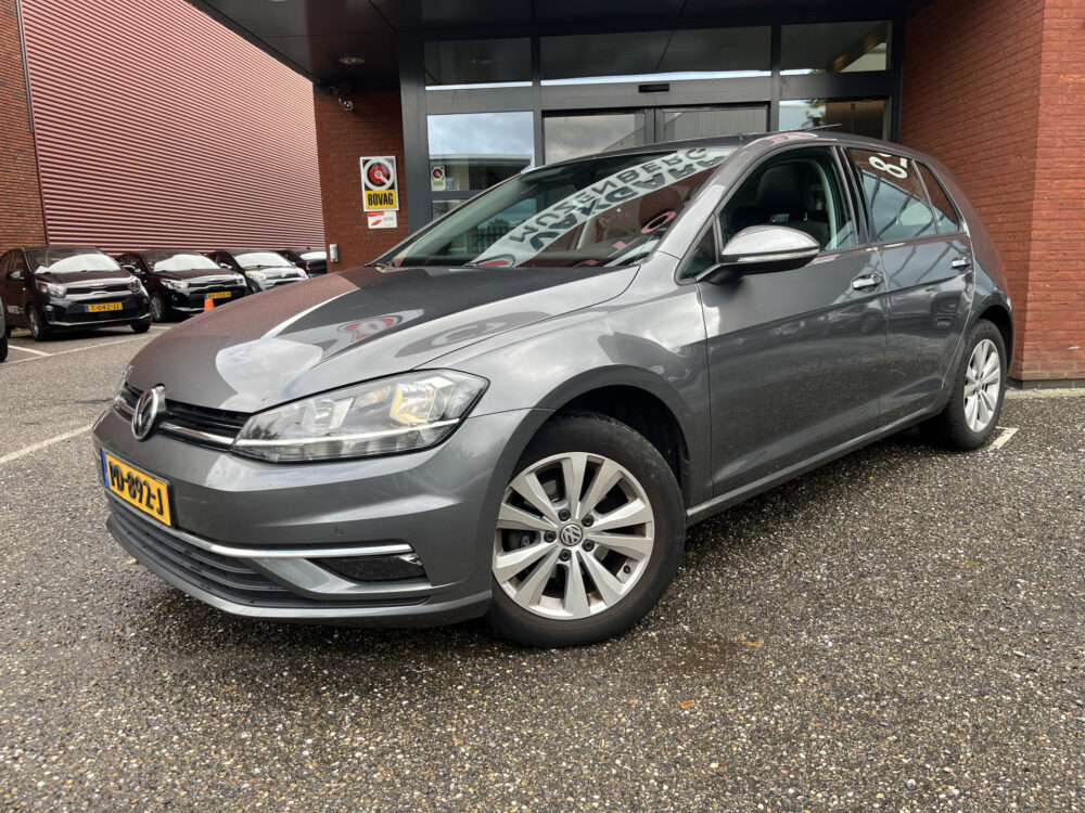 Volkswagen Golf 1.0 TSI Comfortline // SCHUIF-KANTELDAK // ADAPTIEVE CRUISE // LED // CLIMA // NAVI+CARPLAY // PDC V+A // 1