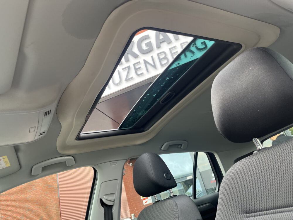 Volkswagen Golf 1.0 TSI Comfortline // SCHUIF-KANTELDAK // ADAPTIEVE CRUISE // LED // CLIMA // NAVI+CARPLAY // PDC V+A // 16