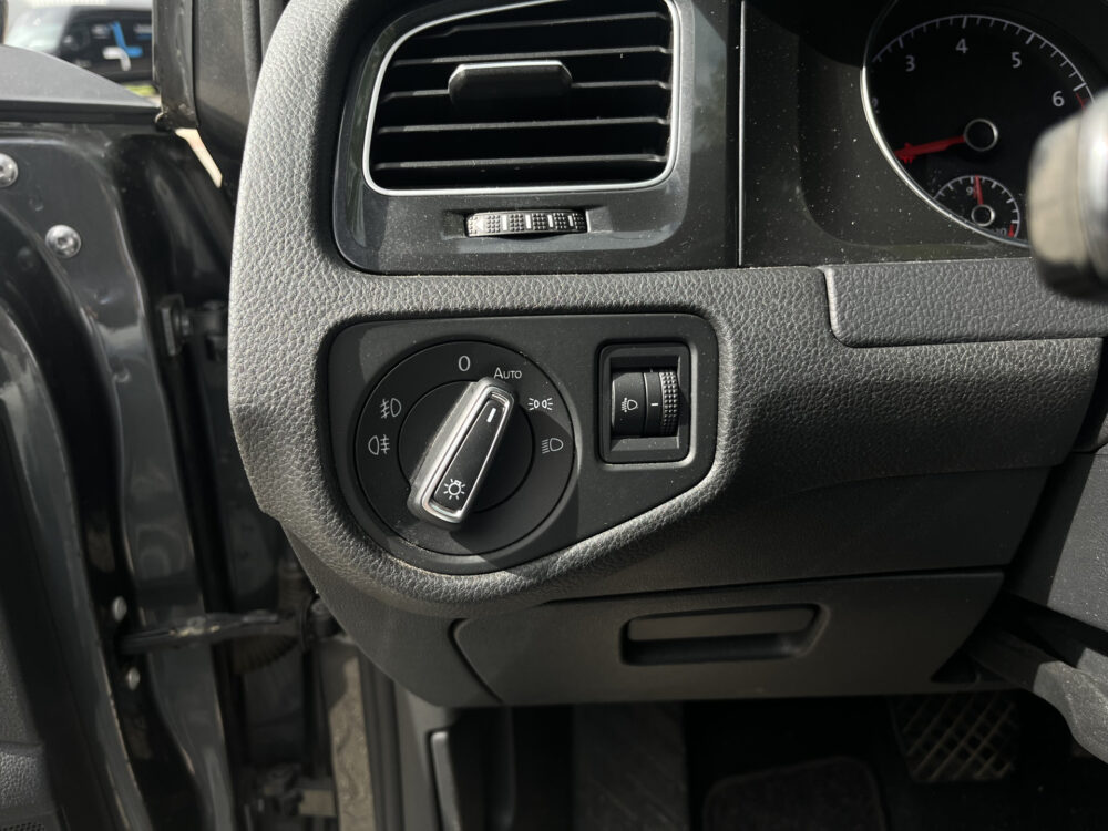Volkswagen Golf 1.0 TSI Comfortline // SCHUIF-KANTELDAK // ADAPTIEVE CRUISE // LED // CLIMA // NAVI+CARPLAY // PDC V+A // 21