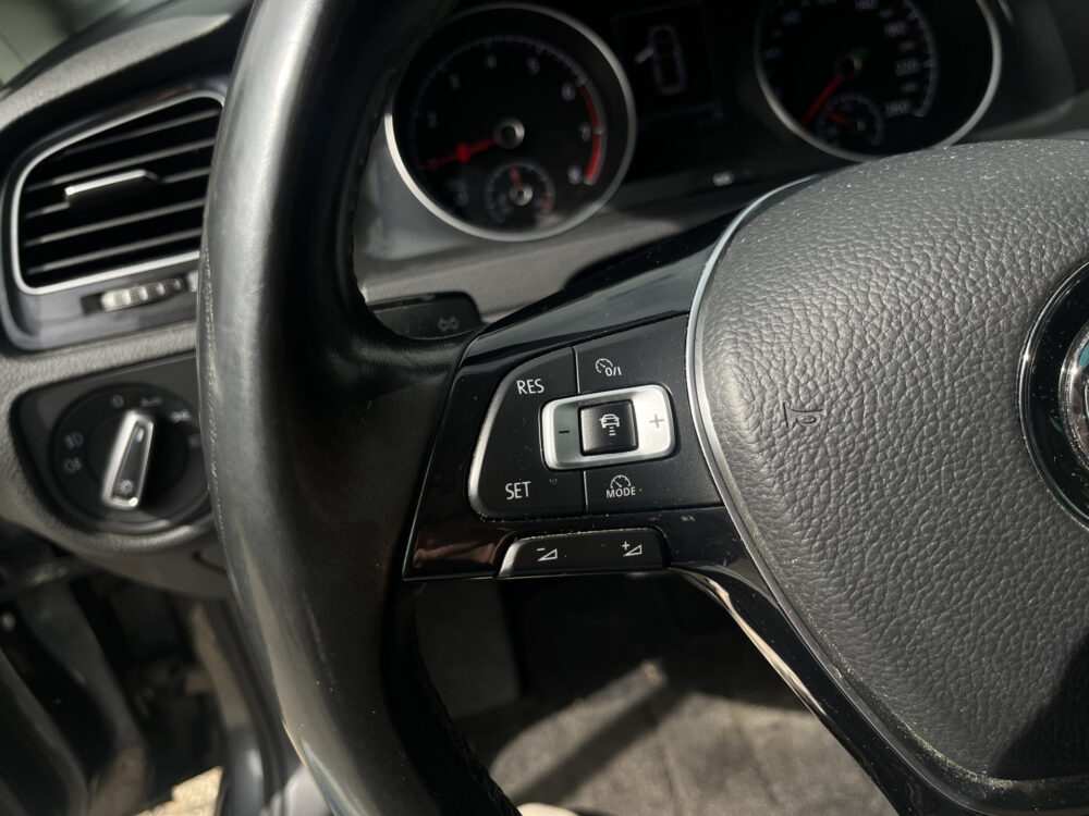 Volkswagen Golf 1.0 TSI Comfortline // SCHUIF-KANTELDAK // ADAPTIEVE CRUISE // LED // CLIMA // NAVI+CARPLAY // PDC V+A // 22