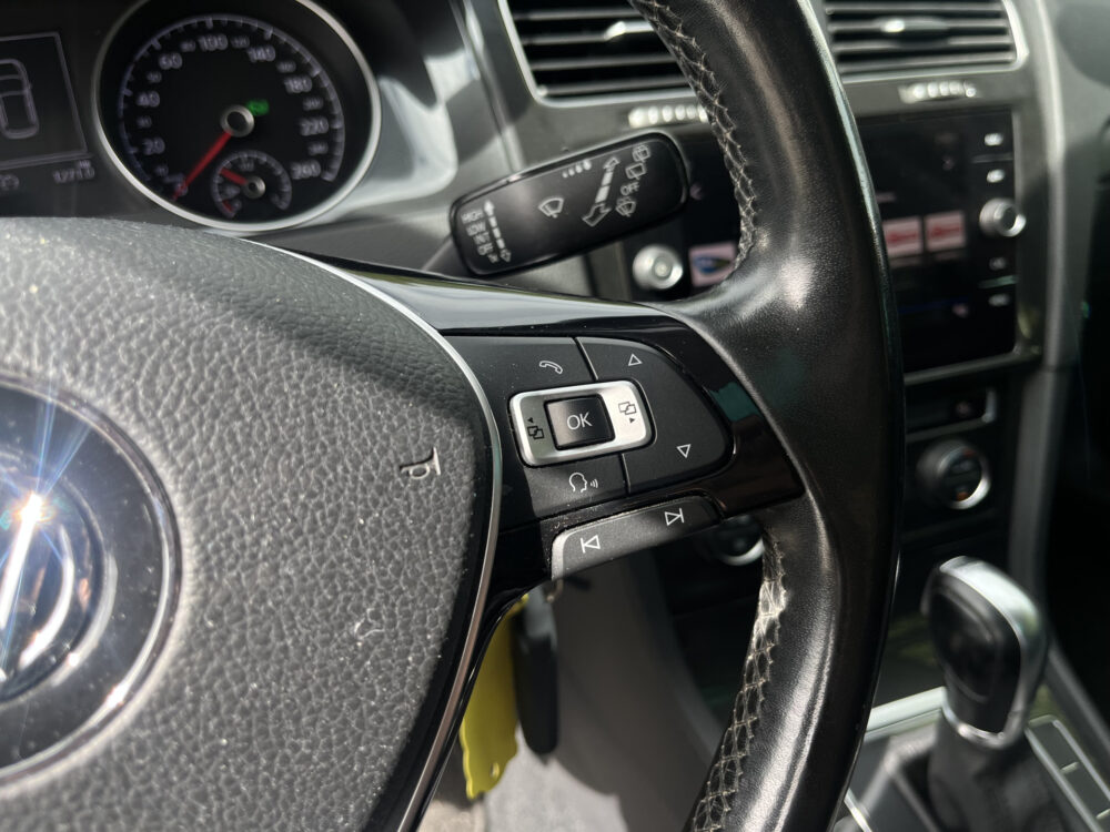 Volkswagen Golf 1.0 TSI Comfortline // SCHUIF-KANTELDAK // ADAPTIEVE CRUISE // LED // CLIMA // NAVI+CARPLAY // PDC V+A // 23