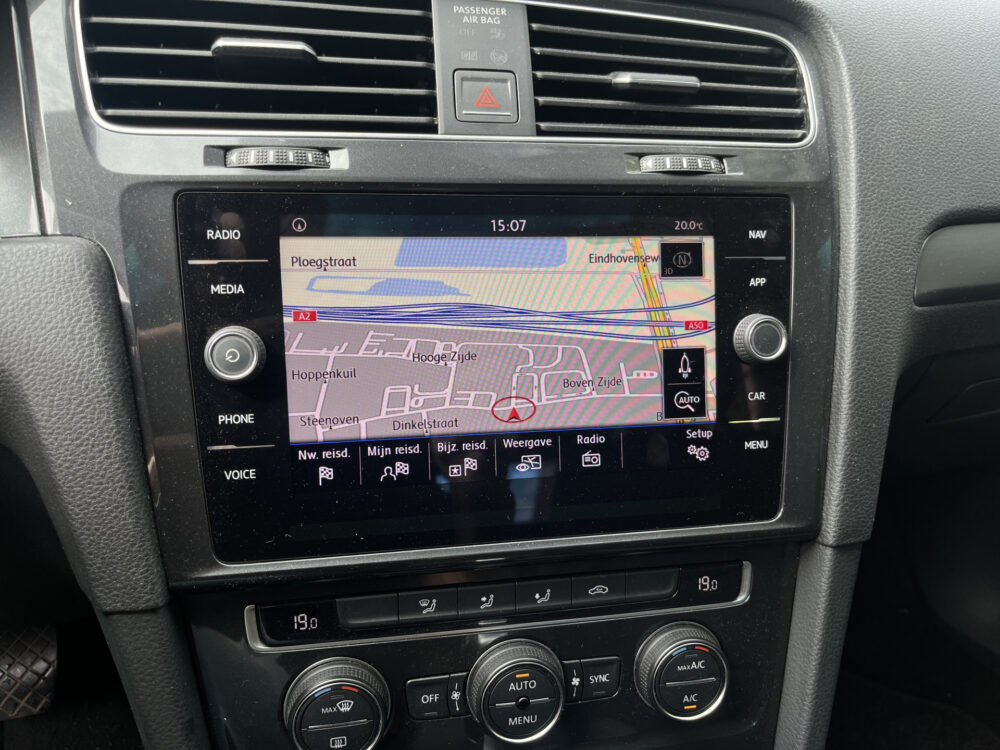 Volkswagen Golf 1.0 TSI Comfortline // SCHUIF-KANTELDAK // ADAPTIEVE CRUISE // LED // CLIMA // NAVI+CARPLAY // PDC V+A // 27