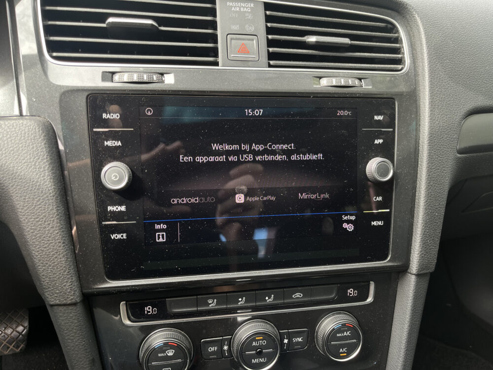 Volkswagen Golf 1.0 TSI Comfortline // SCHUIF-KANTELDAK // ADAPTIEVE CRUISE // LED // CLIMA // NAVI+CARPLAY // PDC V+A // 28