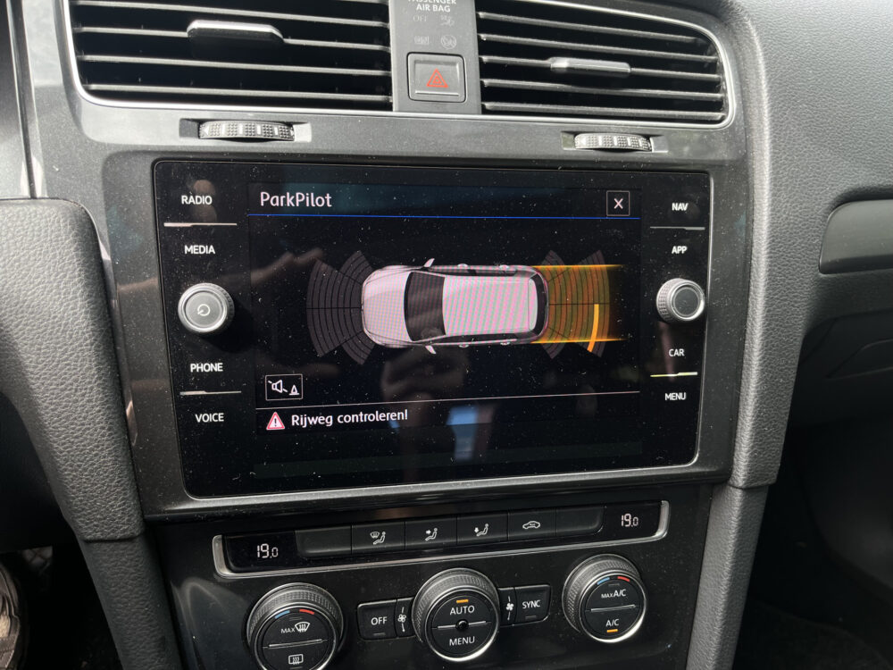Volkswagen Golf 1.0 TSI Comfortline // SCHUIF-KANTELDAK // ADAPTIEVE CRUISE // LED // CLIMA // NAVI+CARPLAY // PDC V+A // 29