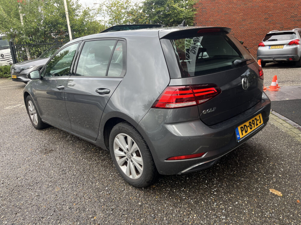 Volkswagen Golf 1.0 TSI Comfortline // SCHUIF-KANTELDAK // ADAPTIEVE CRUISE // LED // CLIMA // NAVI+CARPLAY // PDC V+A // 3