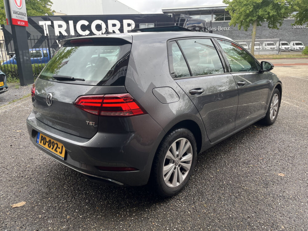 Volkswagen Golf 1.0 TSI Comfortline // SCHUIF-KANTELDAK // ADAPTIEVE CRUISE // LED // CLIMA // NAVI+CARPLAY // PDC V+A // 7