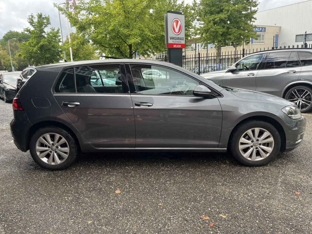 Volkswagen Golf 1.0 TSI Comfortline // SCHUIF-KANTELDAK // ADAPTIEVE CRUISE // LED // CLIMA // NAVI+CARPLAY // PDC V+A // 8