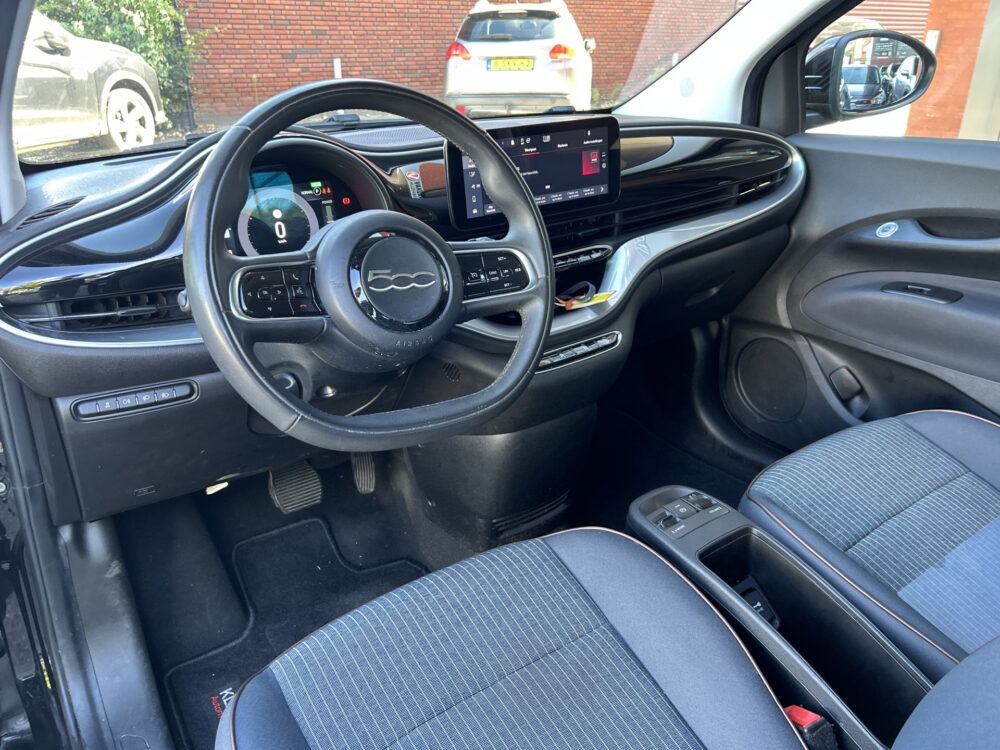 Fiat 500E Icon 42 kWh SOH 94% // LED // NAVI + CARPLAY // PDC // CRUISE // CLIMA 7